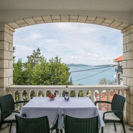 Apartments Lovric Трогир Экстерьер фото