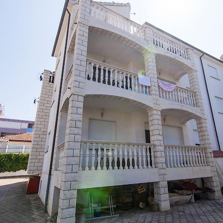 Apartments Lovric Трогир Экстерьер фото