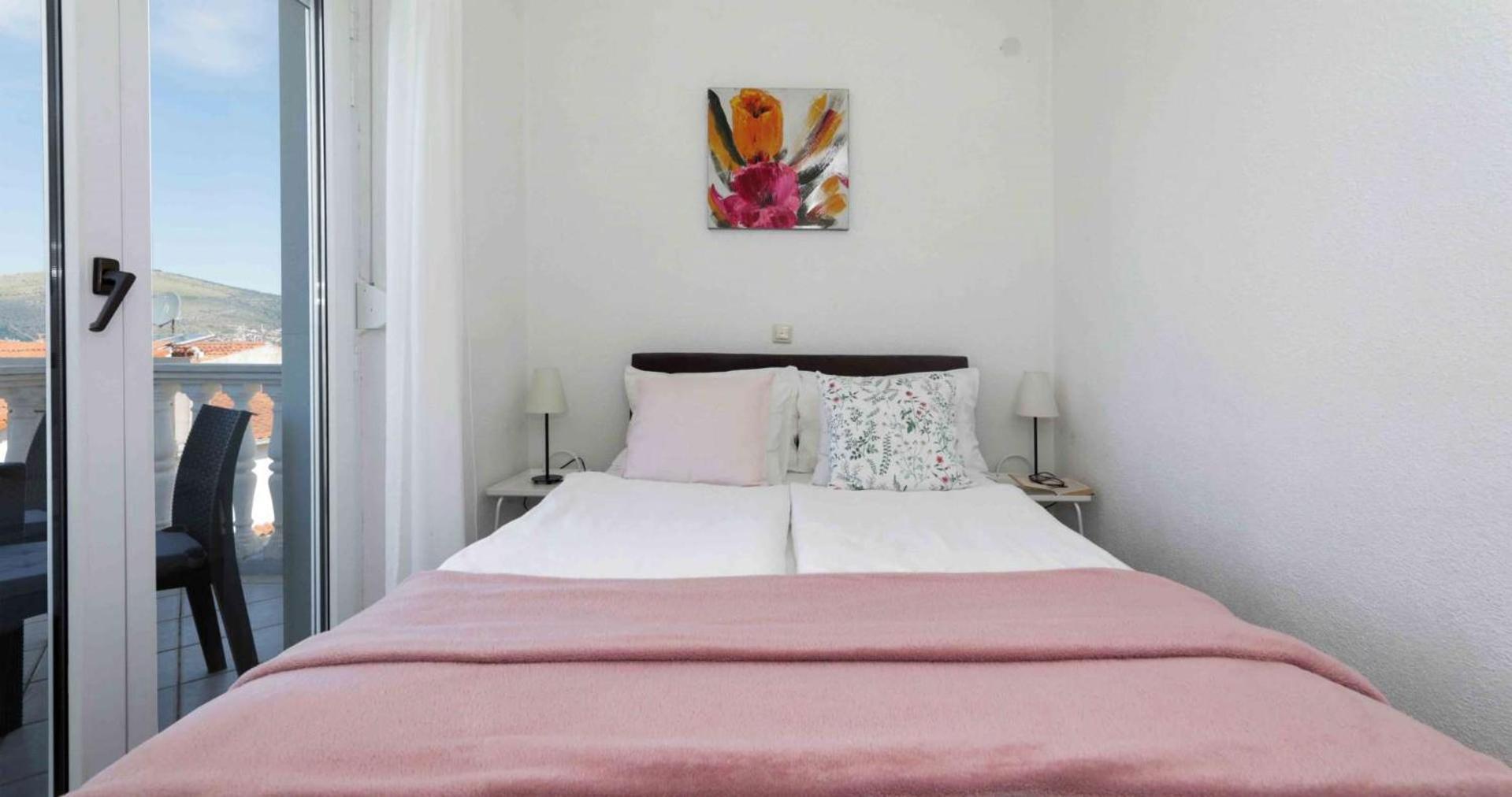 Apartments Lovric Трогир Экстерьер фото