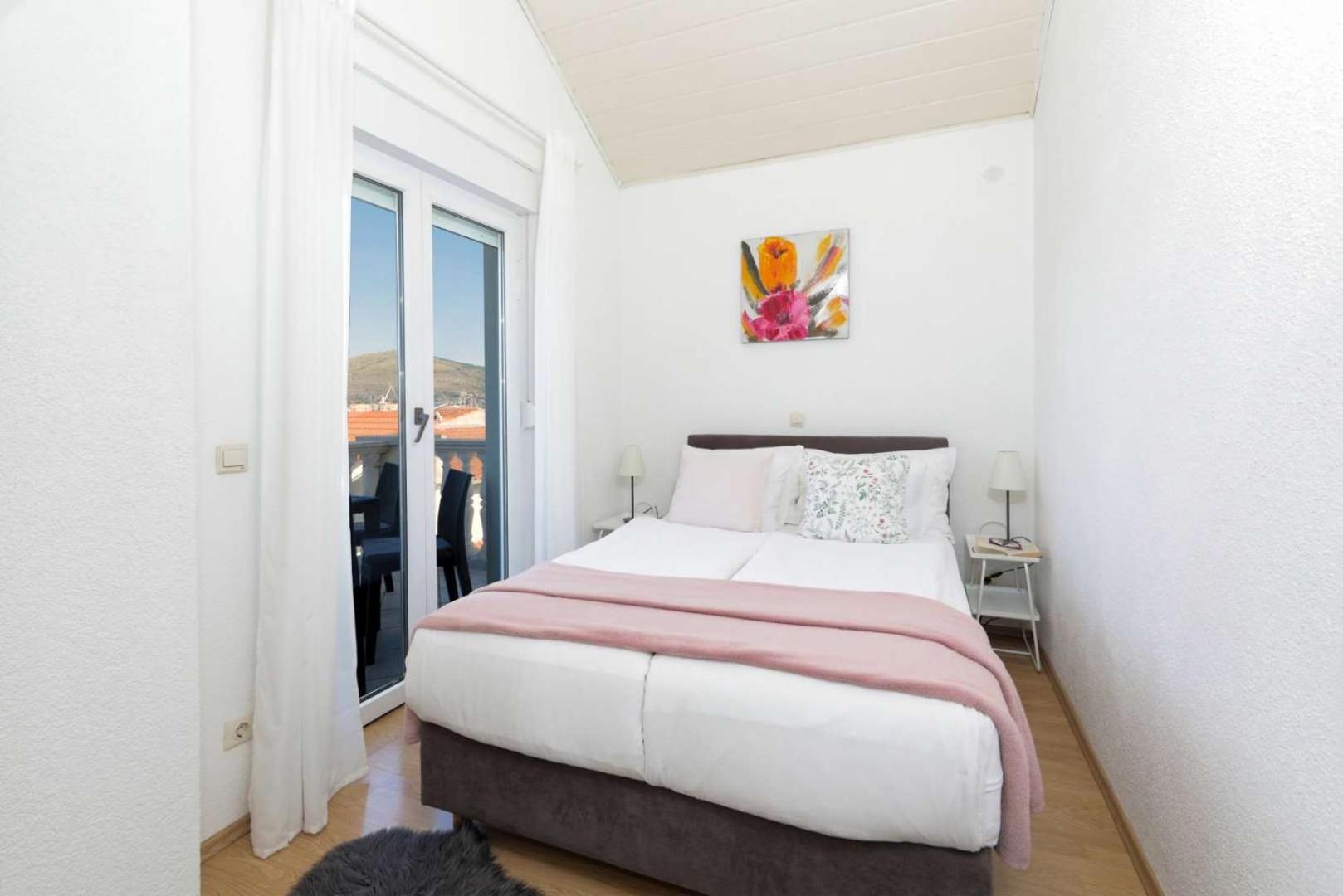 Apartments Lovric Трогир Экстерьер фото