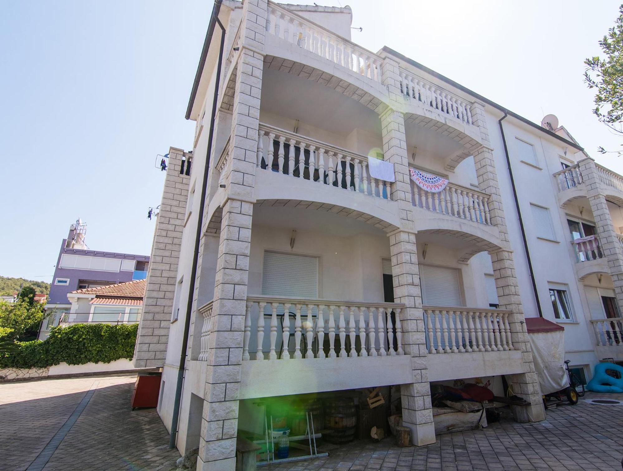 Apartments Lovric Трогир Экстерьер фото