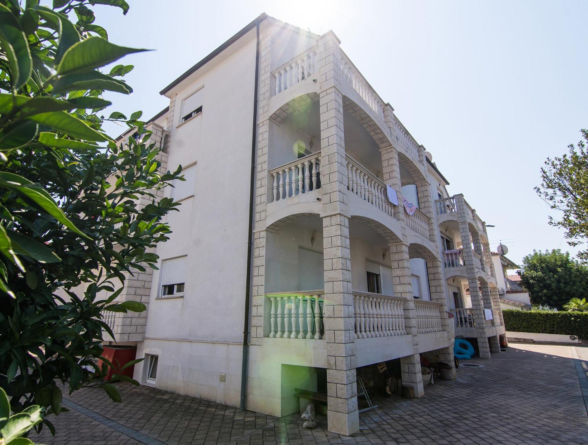 Apartments Lovric Трогир Экстерьер фото